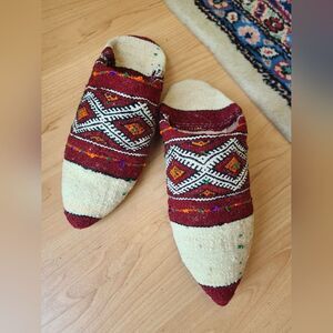NWT Upcycled Moroccan Rug Slippers Size S [Womens 5.5-6.5]